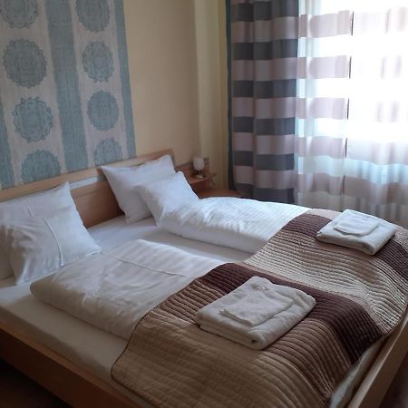 Macskafogo, Tunderi Szallas A Belvarosban Győr Buitenkant foto