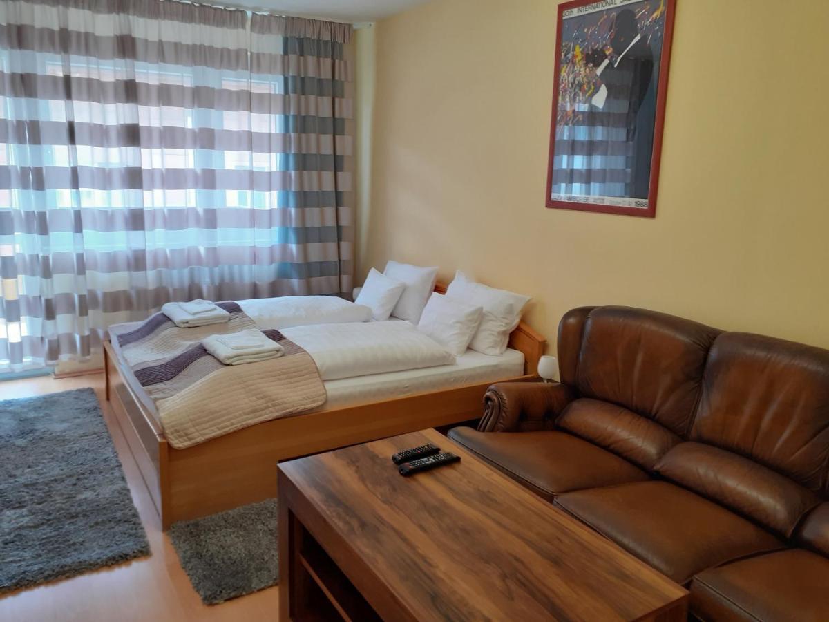 Macskafogo, Tunderi Szallas A Belvarosban Győr Buitenkant foto