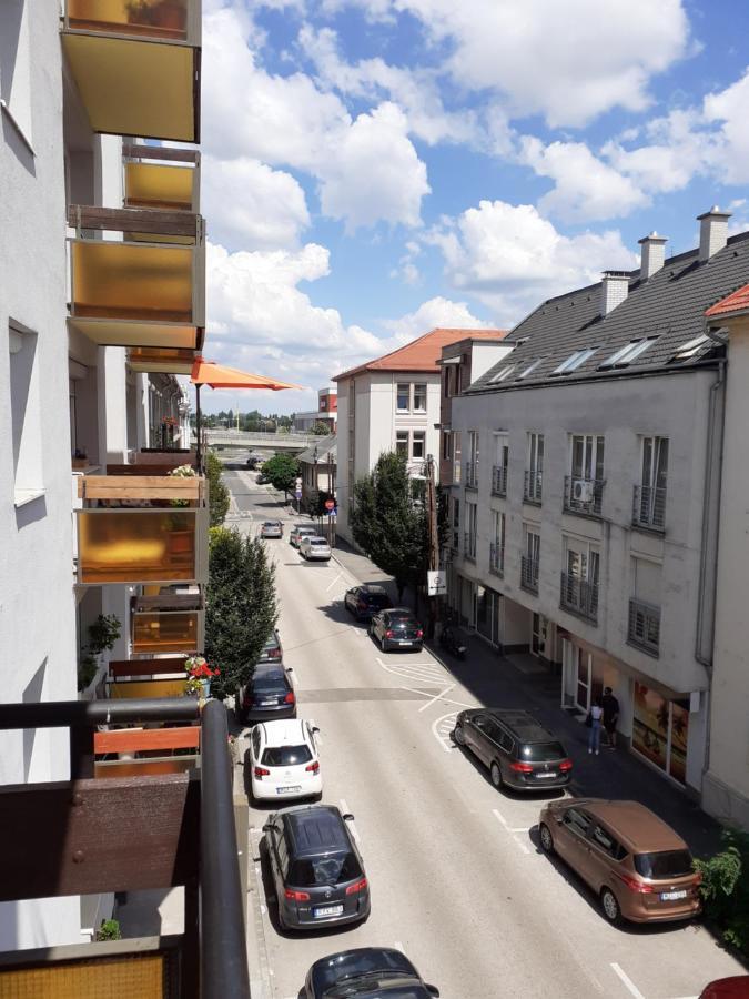 Macskafogo, Tunderi Szallas A Belvarosban Győr Buitenkant foto